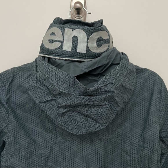 Bench jacket NWT lightweight foldable hood fitted blue triangle contemporary - Picture 4 of 8